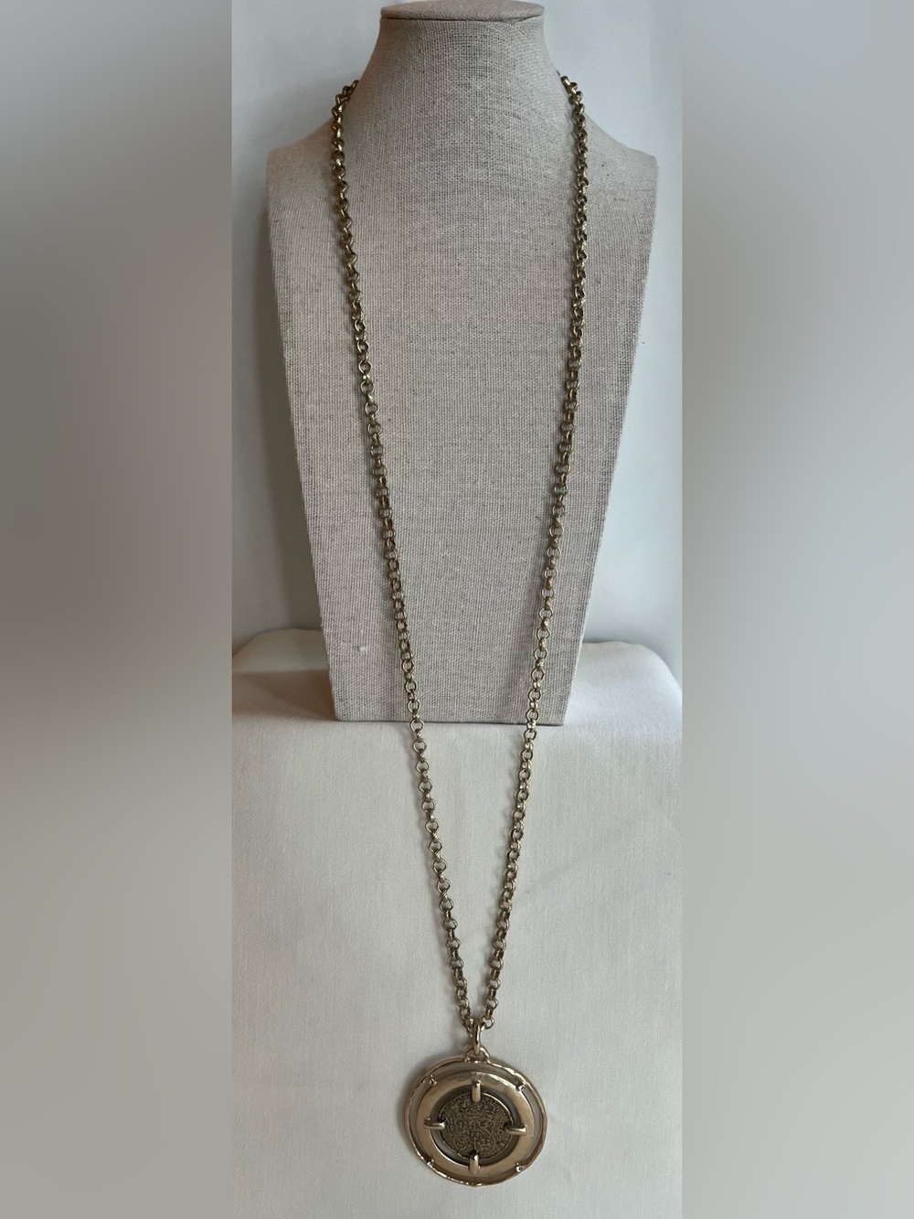 Vintage-Inspired Gold Medallion Pendant Necklace - Long Chain